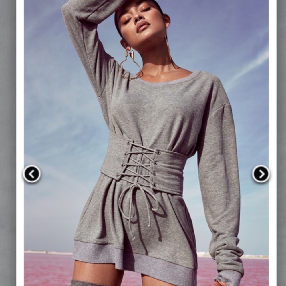 EXCELLENT CONDITION MISTRESS ROCK OFF THE SHOULDER DRESS